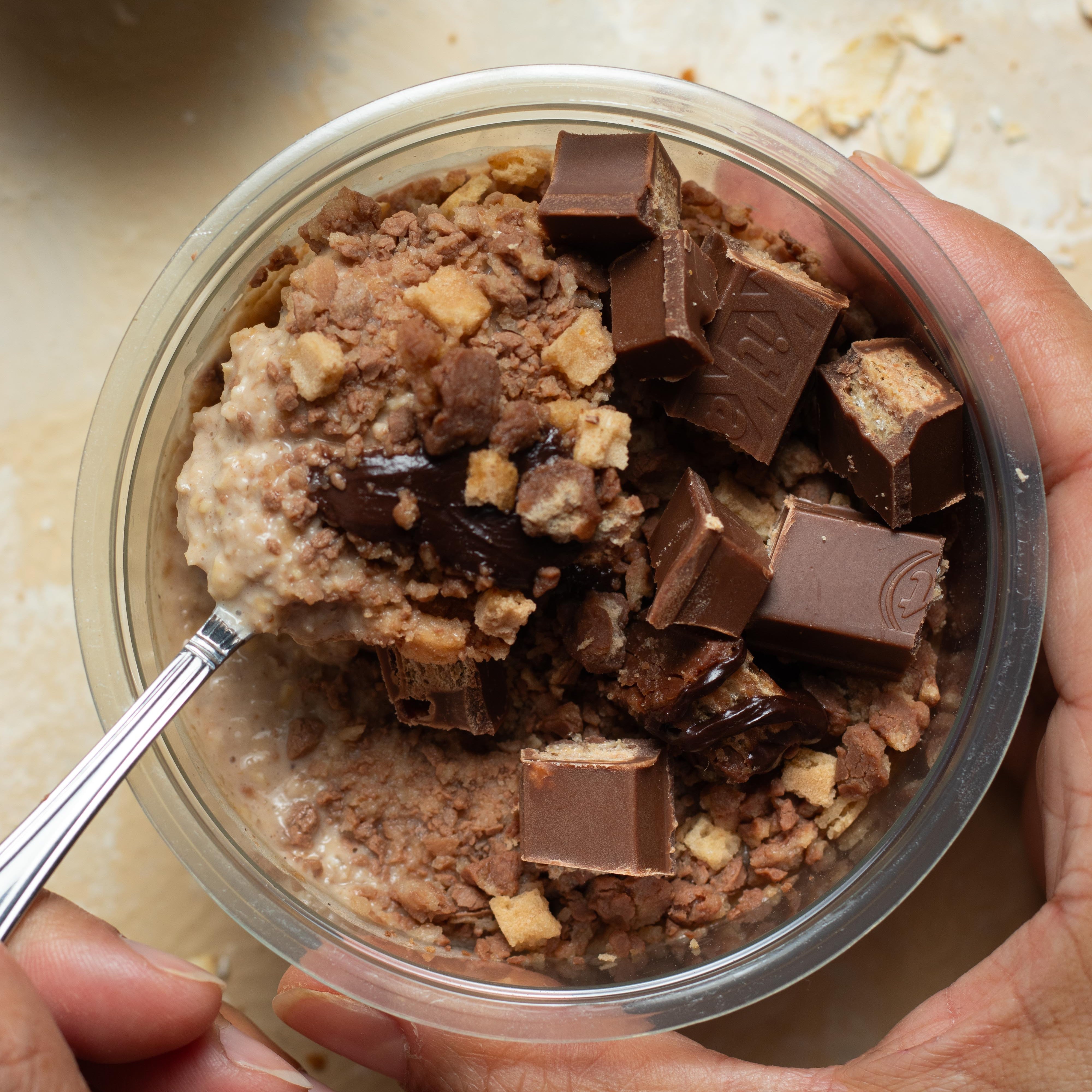 High Protein Overnight Oats – Chocolate Biscuit Crunch